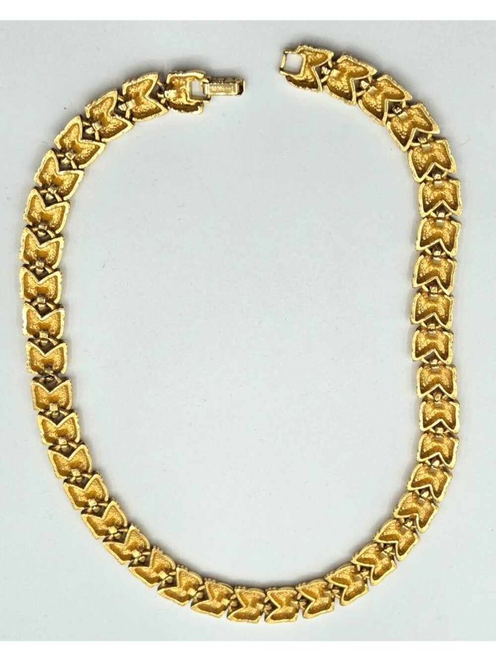 Vintage Monet Signed Gold Tone Textured Chevron Necklace 16" Weighs 56 grams - Picture 3 of 7